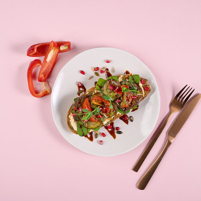 Open Toast met Hummus - Feel The Beet