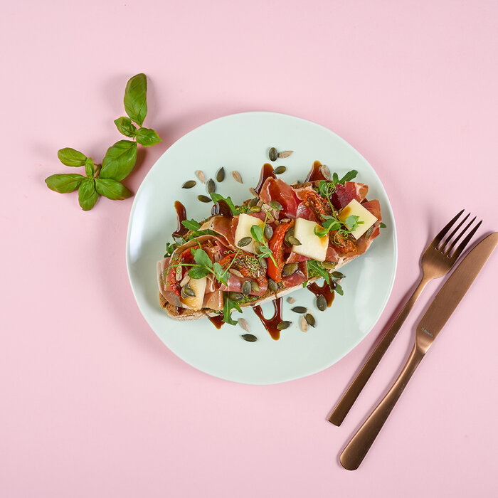 Open Toast met Parmaham - One In A Melon